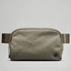 NWT Lululemon Everywhere Belt Bag - Carob Brown/Black 1L